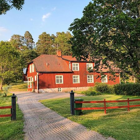 Nice Home In Mantorp With Kitchen Exterior foto